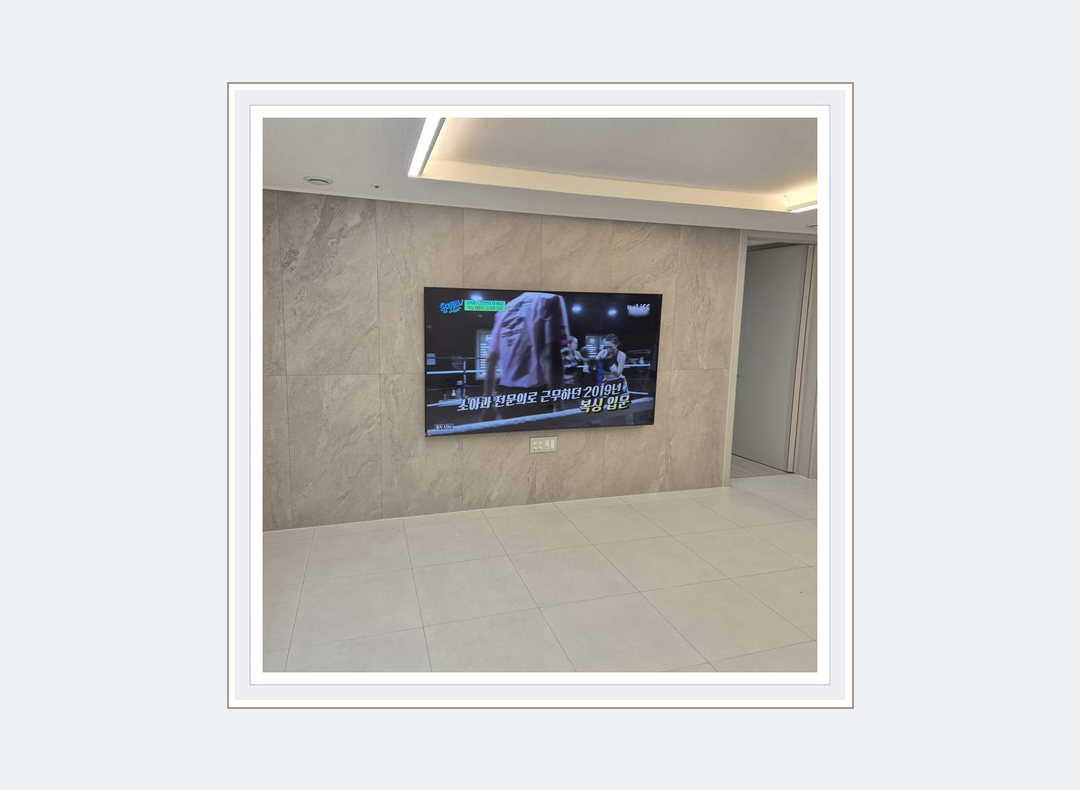 구로구 · 금천구 벽걸이TV 설치 참고 사진 1 · 대리석 마감재 작업 범위 안내