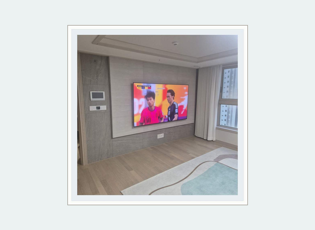 권선구 · 효행구 벽걸이TV 설치 참고 사진 1 · 고정형 브라켓 밀착 수준 안내