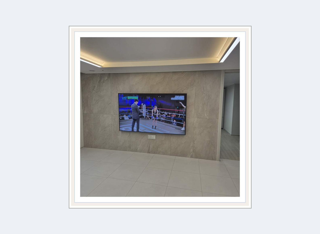남양주시 · 양주시 벽걸이TV 설치 참고 사진 2 · 85인치 이상 설치 인원 안내